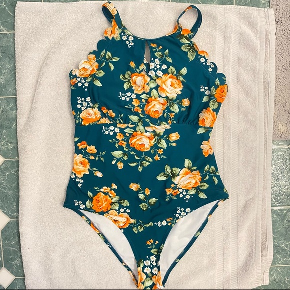 CUPSHE One Piece Bathing Suit - Picture 3 of 6